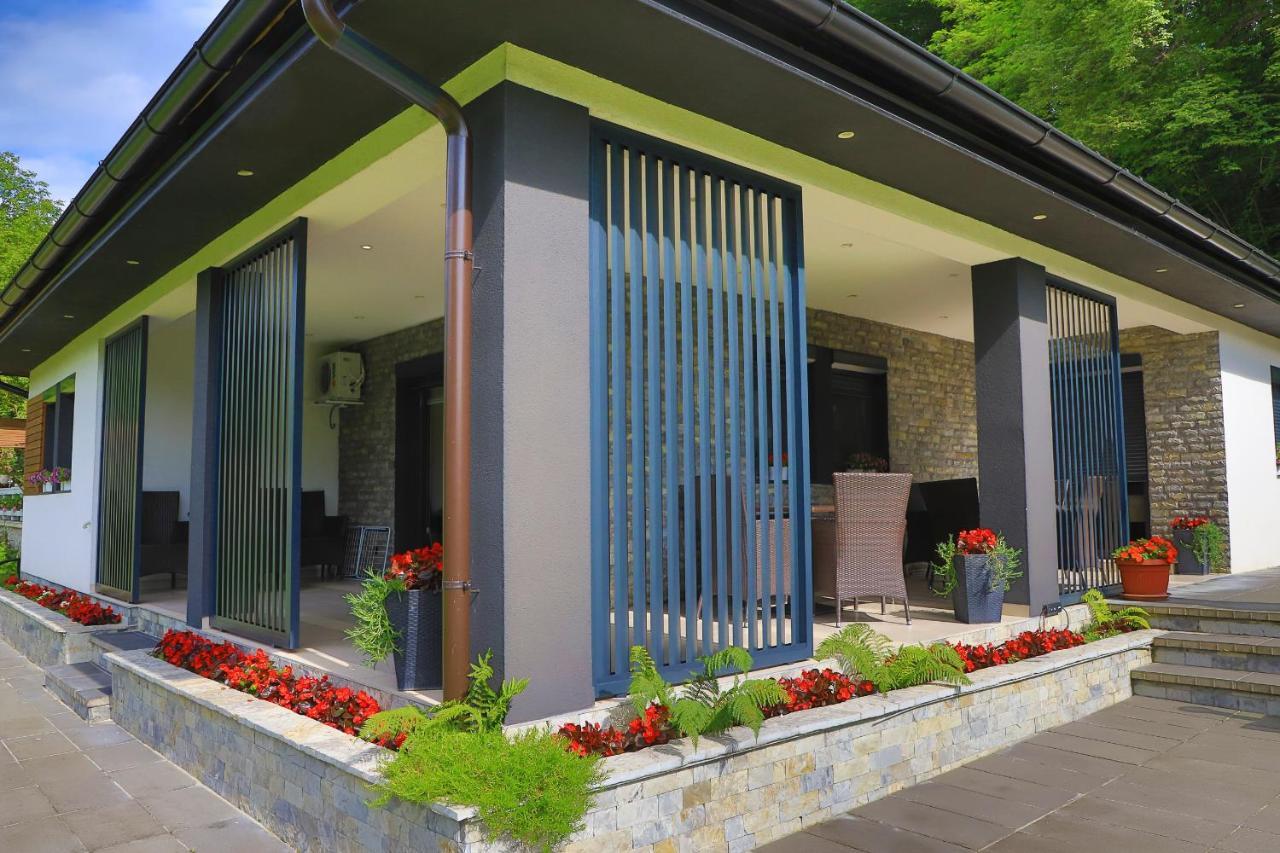 Apartments Oeneus Racic Exterior photo